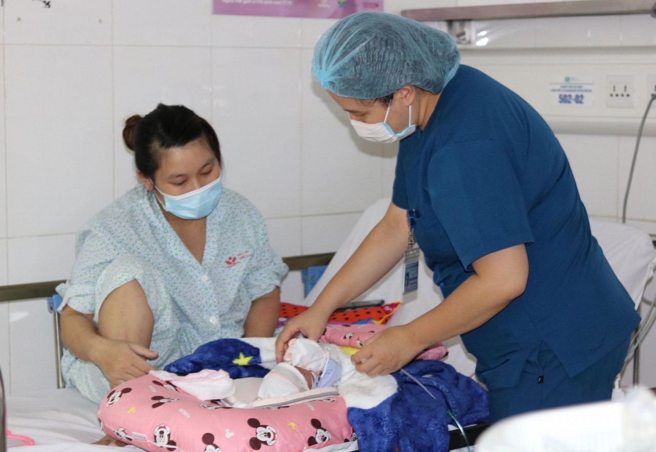 Doctor Tackling Infant Mortality Applauded by British Ambassador