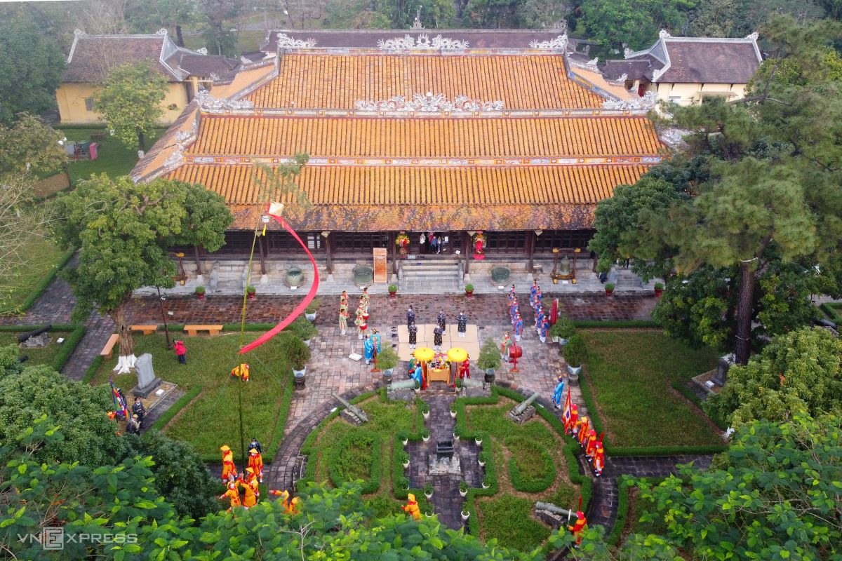 Bamboo pole erecting tradition in Hue Citadel to celebrate Tet