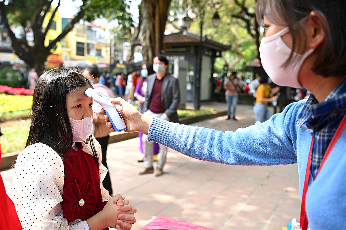 Temple of Literature crowded with people seeking Tet Blessings