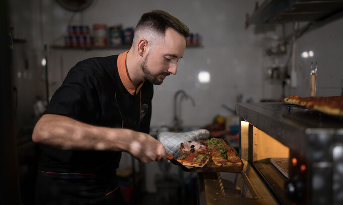 pizza with ketchup vietnameses way of eating pizza surprises italian chef