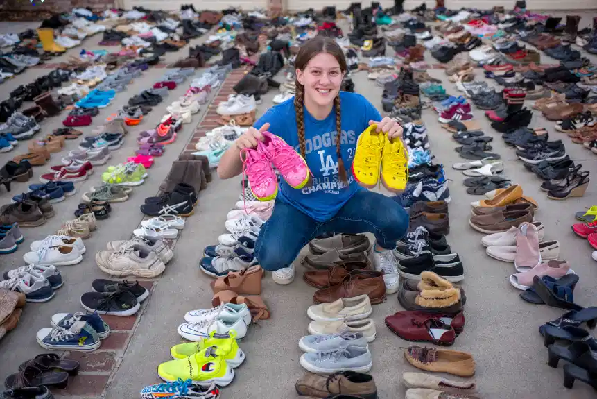 17 year old girl collected and donated thousands pairs of shoes for homeless people