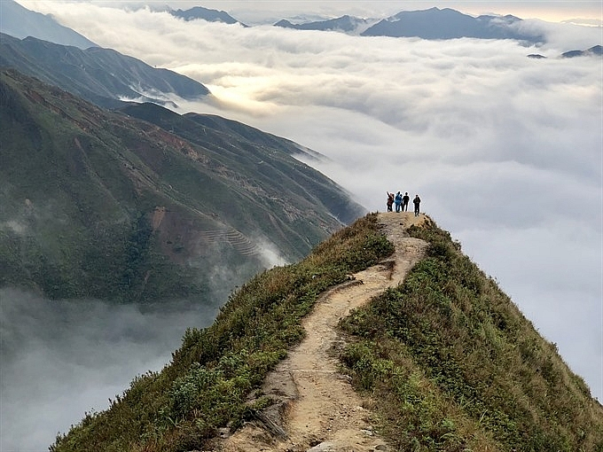 3642-on-cloud-nine-in-the-ta-xua-mountains