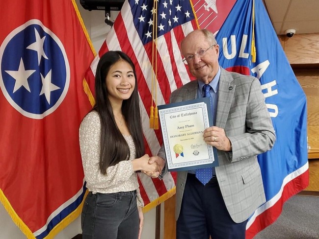 17-Year-Old Vietnamese Girl Awarded "Distinguished Young Woman" In U.S