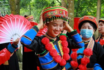 Beauty Of Ha Giang: The Unique Colors In Red Dao Women's Costumes