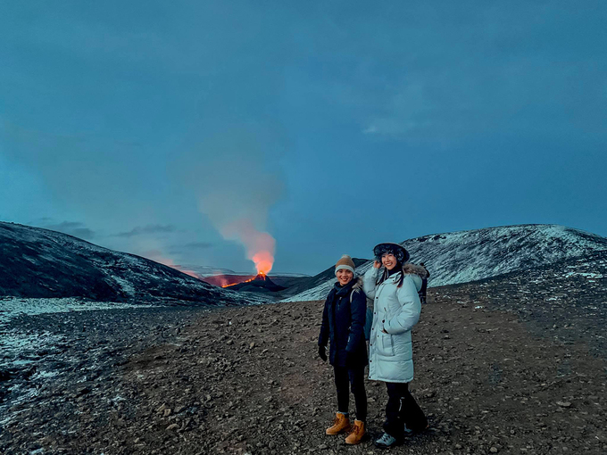 Vietnamese expat wearing 'Non La' to pose with Iceland's awakening volcano after 6,000 years