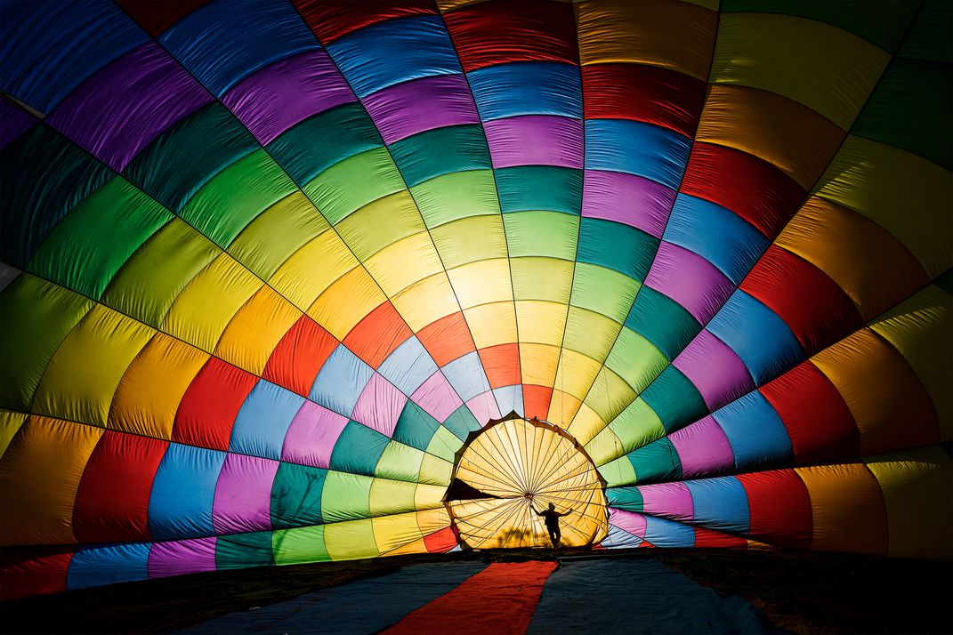 "Colorful Work" by Vietnamese photographer won Smithsonian contest