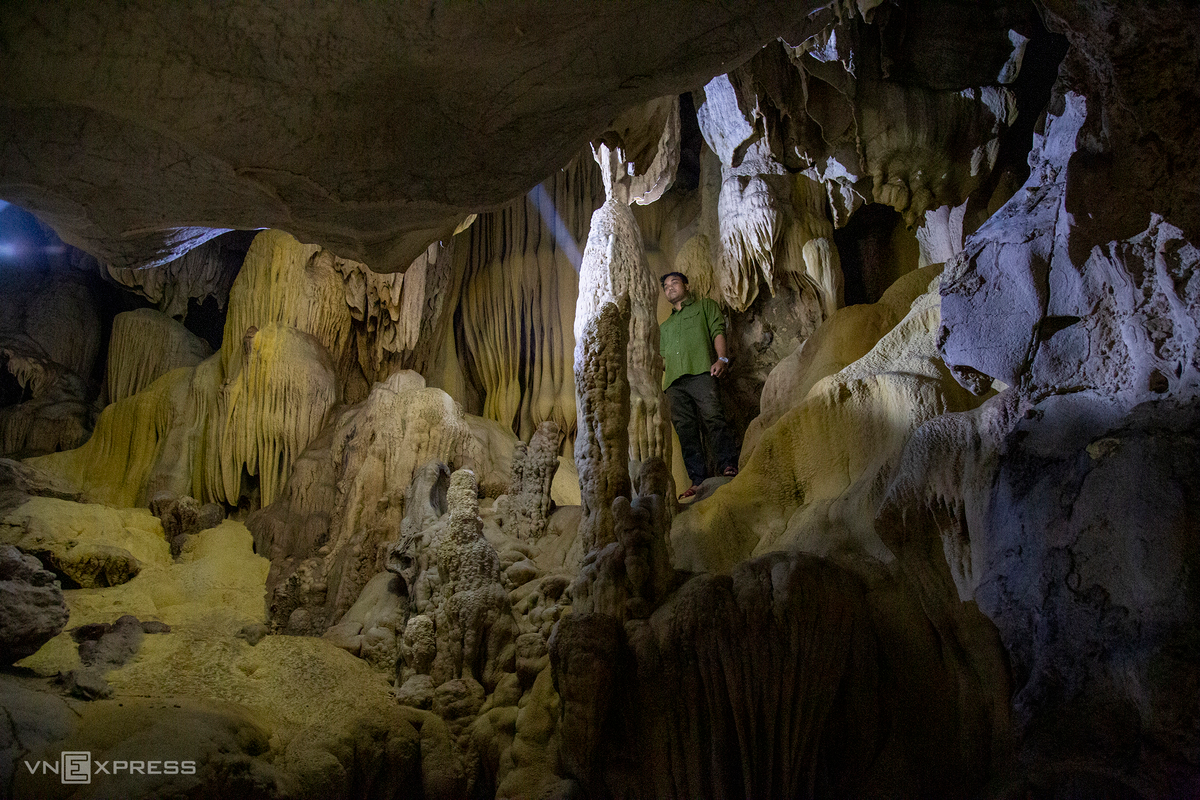 Hidden stream found in Quang Tri Cave