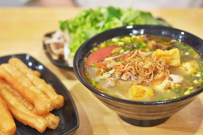 an unique style of crab noodle soup in hanoi