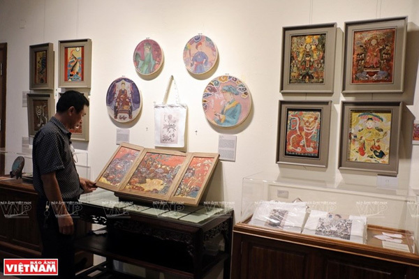 "From tradition to tradition": Hang Trong folk paintings revival project