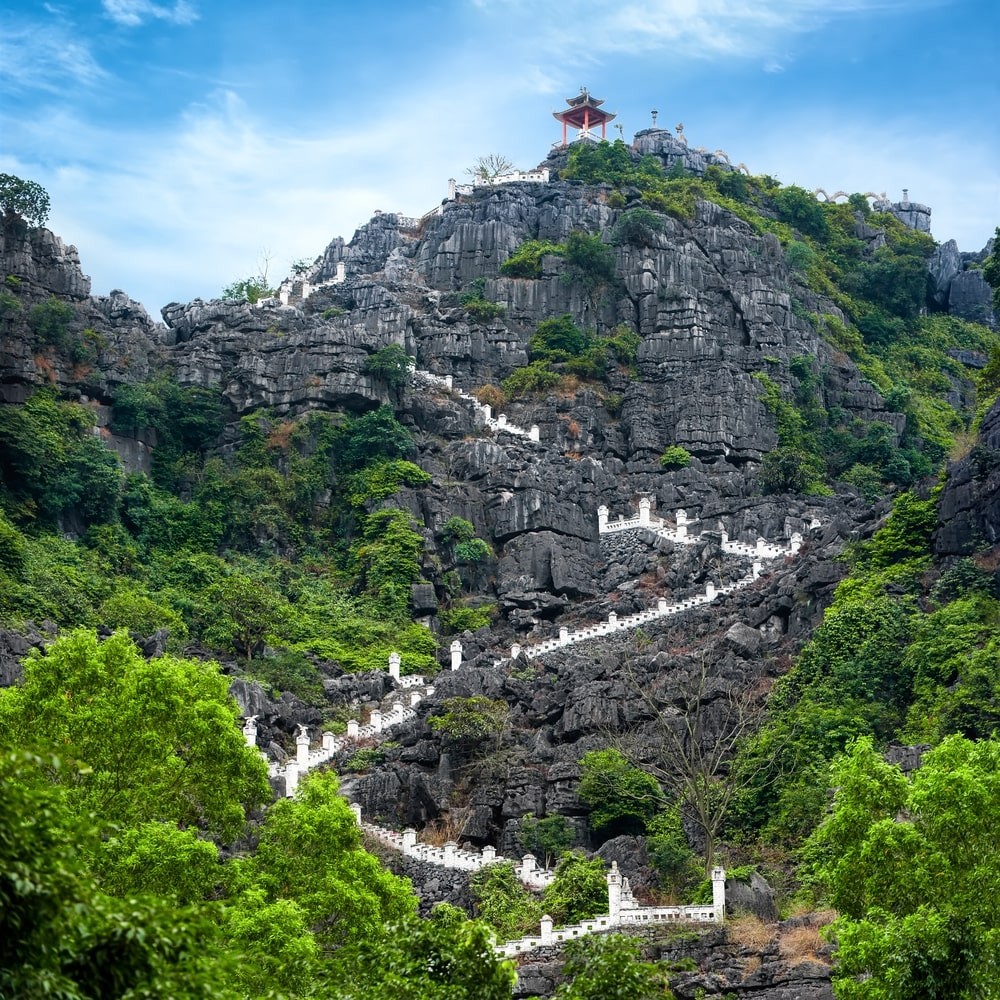 A Collection of Mesmerising Photos Taken From Mua Cave In Ninh Binh ...