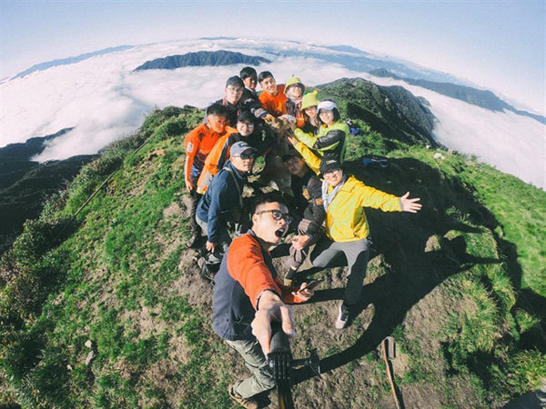 Checking in the Lung Cung mountain peak. — Photo didulich.net