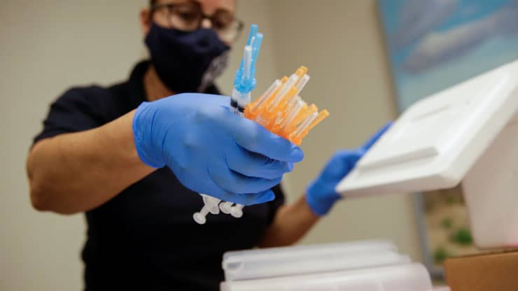 A healthcare worker holds syringes with the Moderna and Pfizer vaccines against the coronavirus disease (COVID-19) at a vaccination centre, in El Paso, Texas, May 6, 2021. Jose Luis Gonzalez | Reuters