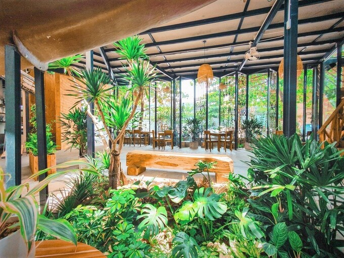 the beautiful garden cafes attracting tourists in nha trang