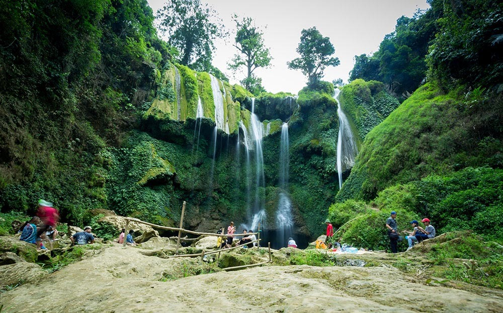 Fairy waterfall has 3 floors, with each carries a different beauty.  Photo: Duc Giang