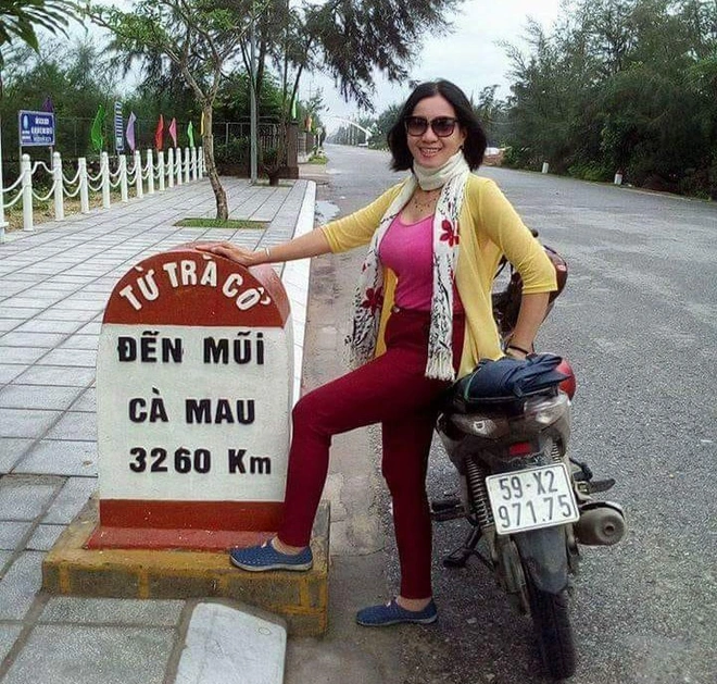 Le Thi Ngoc Oanh with her beloved motorbike. Photo: Dantri
