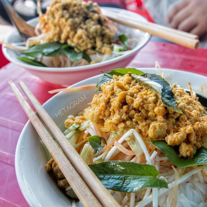 Bun Ken attracts diners with its colourful look and sweet taste. Photo: @Hetagram