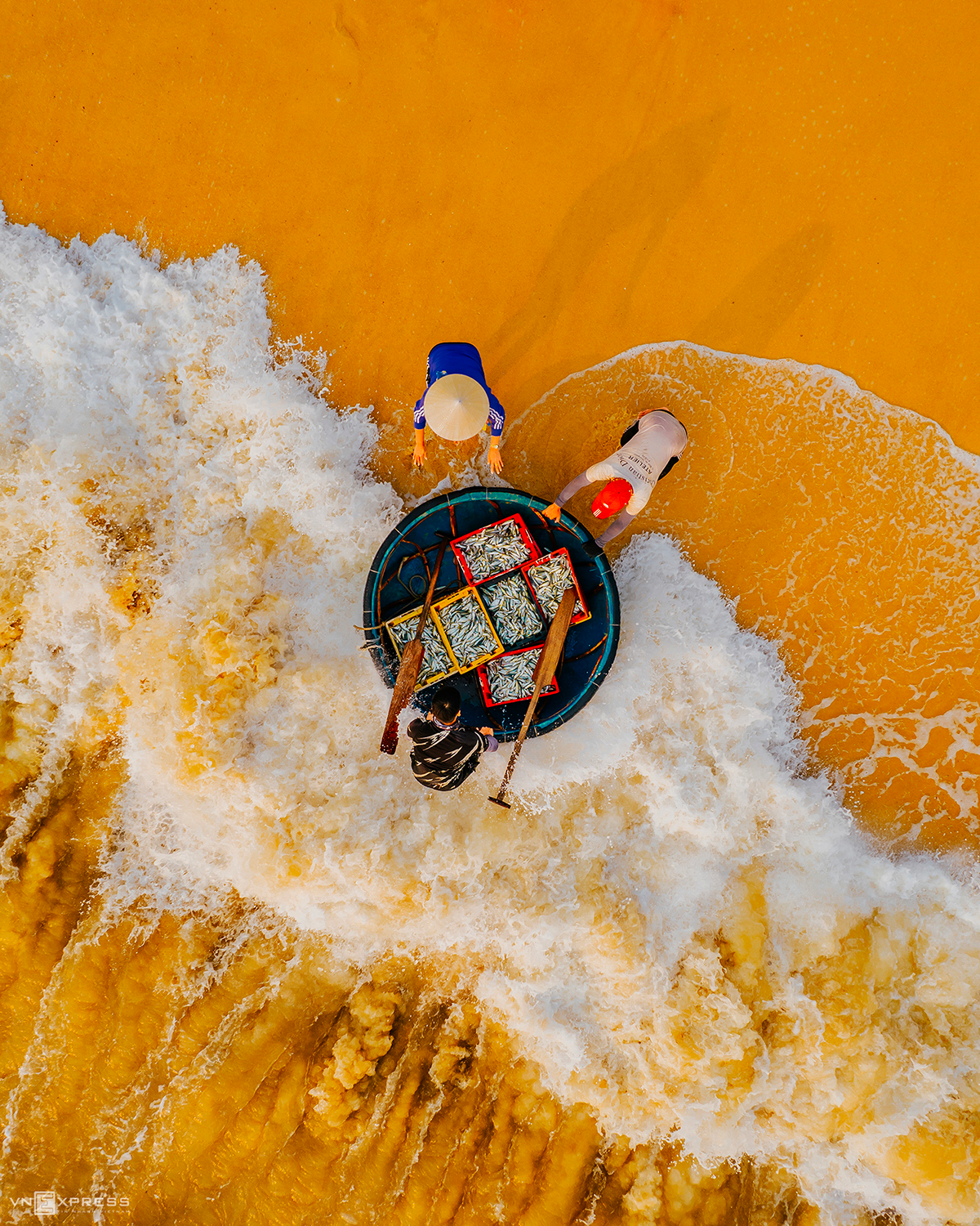 Young Photographer Captures Majestic Beauty of Vietnam Through Aerial View