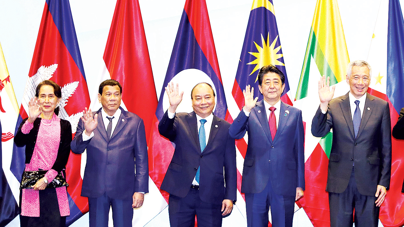 PM Nguyen Xuan Phuc attends the 21st ASEAN – Japan Summit. (Photo: SGGP)