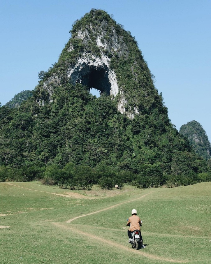 "One of A Kind" Mountain Angel Eye In Cao Bang Amazes Tourists