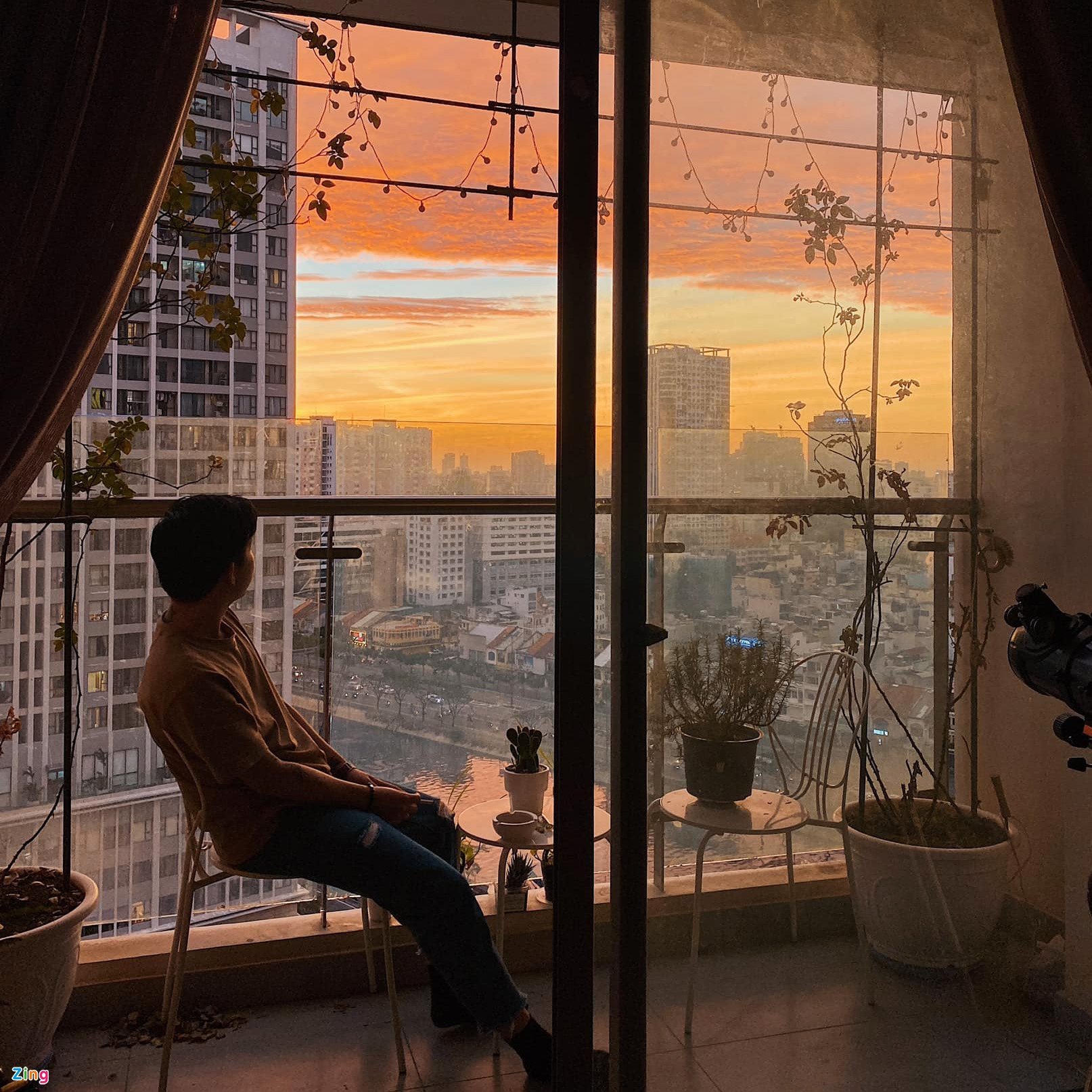 The sunset scene from Viet Anh's apartment. Photo: NVCC 