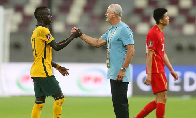 Coach Graham Arnold (C) shakes hand with an Australian player after the 3-0 victory against China in World Cup qualifiers on September 3, 2021. Photo by AFP