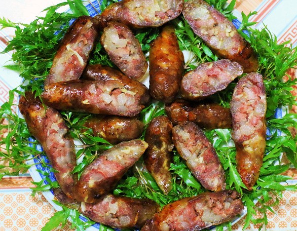 Fried Lap Xuong sausage. Photo: Dao Tho/ Tuoi Tre