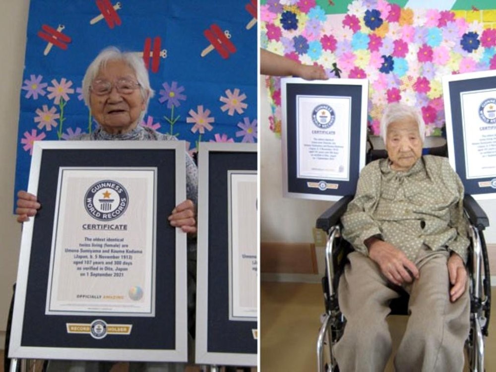 Umeno Sumiyama (left) and Koume Kodama (right) with their official certificates Guinness World Records