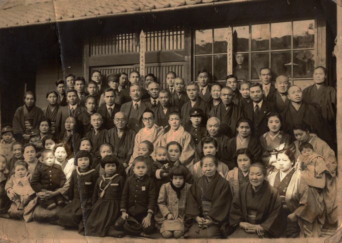 Group photo from earlier days. Here, Koume can be seen sitting in the very right of the second row, while Umeno is the third one from the left in front row. Photo: Guinnes World Records 