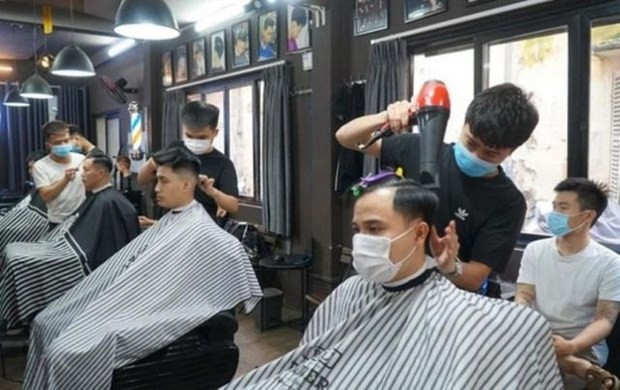 Indoor hairdressing salons are expected to reopen in HCM City from October 1. (Photo: tienphong.vn)