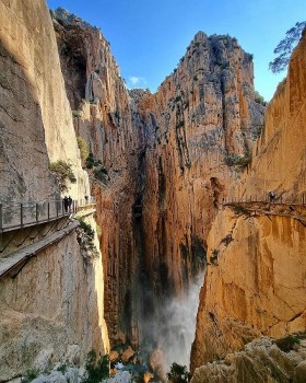 Climb El Caminito del Rey – The World’s Scariest Hike Challenging The Bravest Hearts