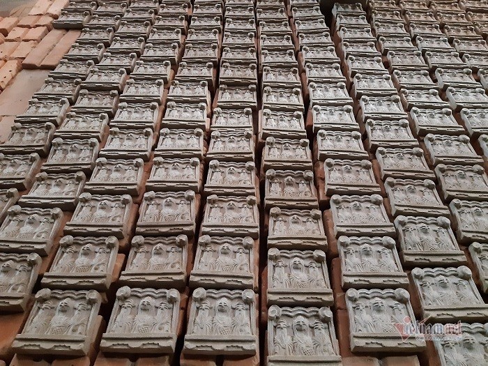 Land Genie and Stove God statues after molding. Photo: Vietnamnet 