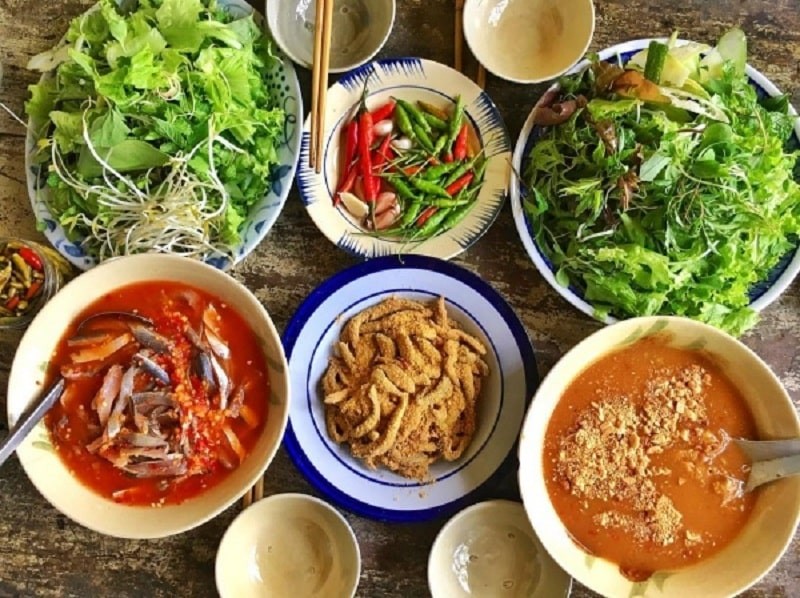 Delicious And Must-Try Raw Fish Salad – A Specialty of Da Nang’s Fishing Village