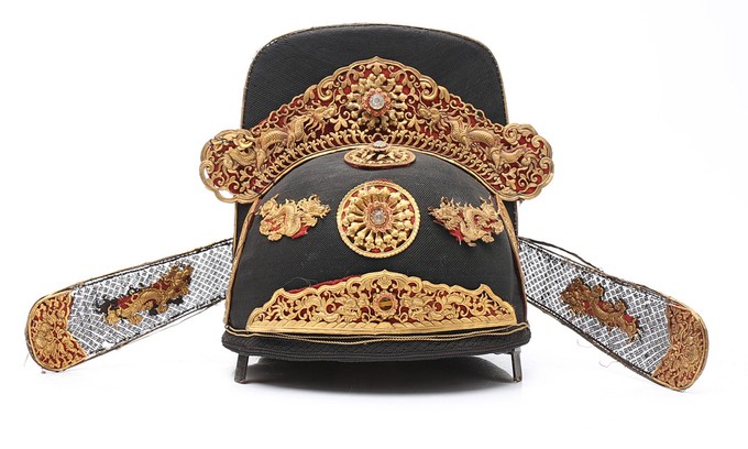A Vietnamese mandarin cap believed to be from the Nguyen Dynasty has sold for €600,000 ($693,243) at a Balclis auction in Spain. Photo courtesy of the Balclis auction house