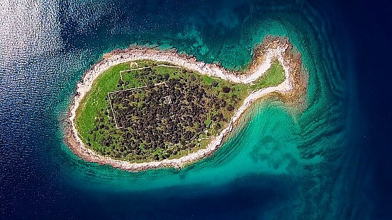 Explore The Unusually And Uniquely Shaped Islands In The World