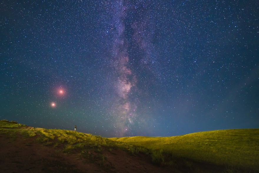 A Photo Of The Lunar Eclipse In 2018 With Mars Right Under It And The Visible Milky Way. Photo: Albert Dros 