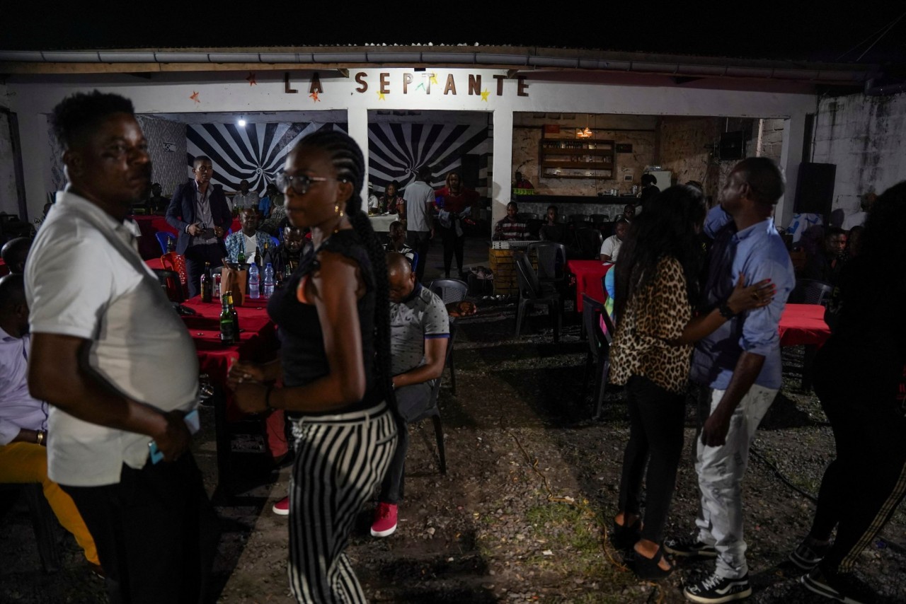 People dance to Congolese rumba played by the Bana OK band at La Septante club in Kinshasa, Democratic Republic of Congo. Photo: Reuters/Hereward Holland