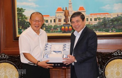 football head coach park hang seo contributes to vietnam rok ties official