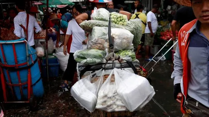 Thailand bans single-use plastic bags at major stores