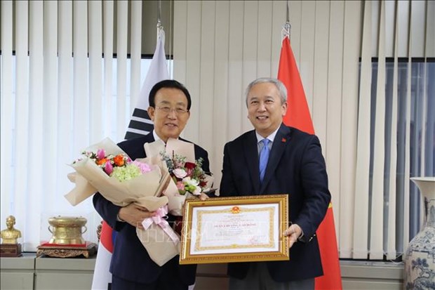 former governor of gyeongsangbuk province honoured with labour order of vietnam