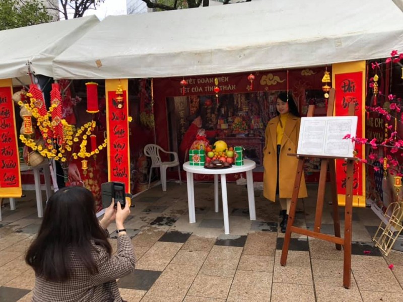 about 7000 people drawn to tet festival 2020 in japans fukuoka prefecture