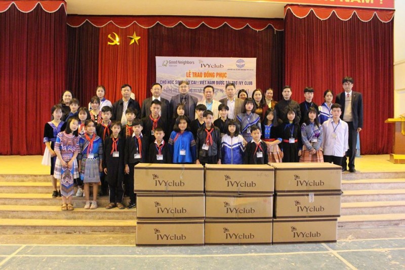 lao cai children receive warm clothes