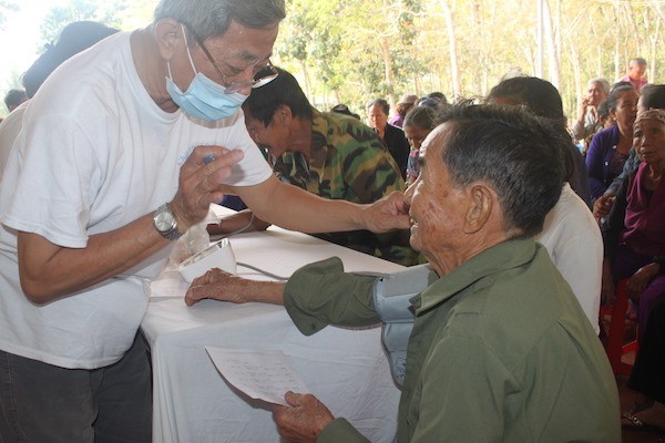 copi offers free checkups to vietnamese people