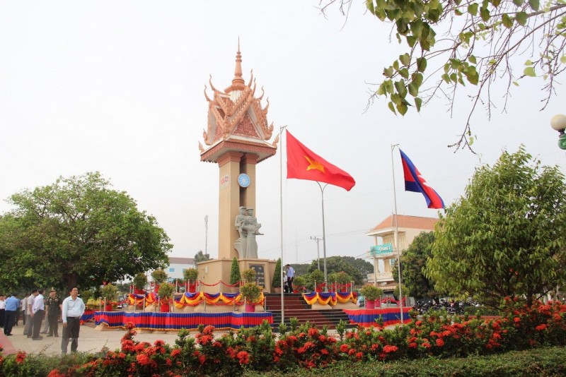 vietnam cambodia friendship monument in kampong cham inaugurated