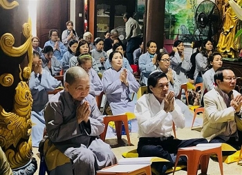 overseas vietnamese in laos hold prayers for new year 2021