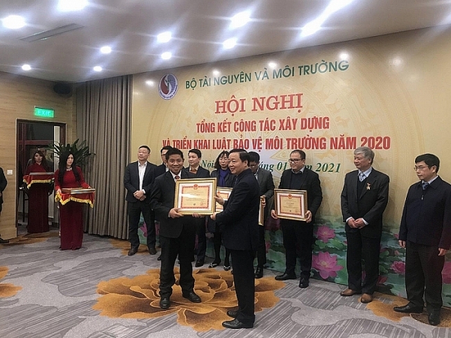 WWF Vietnam honoured for contribution to environment sector