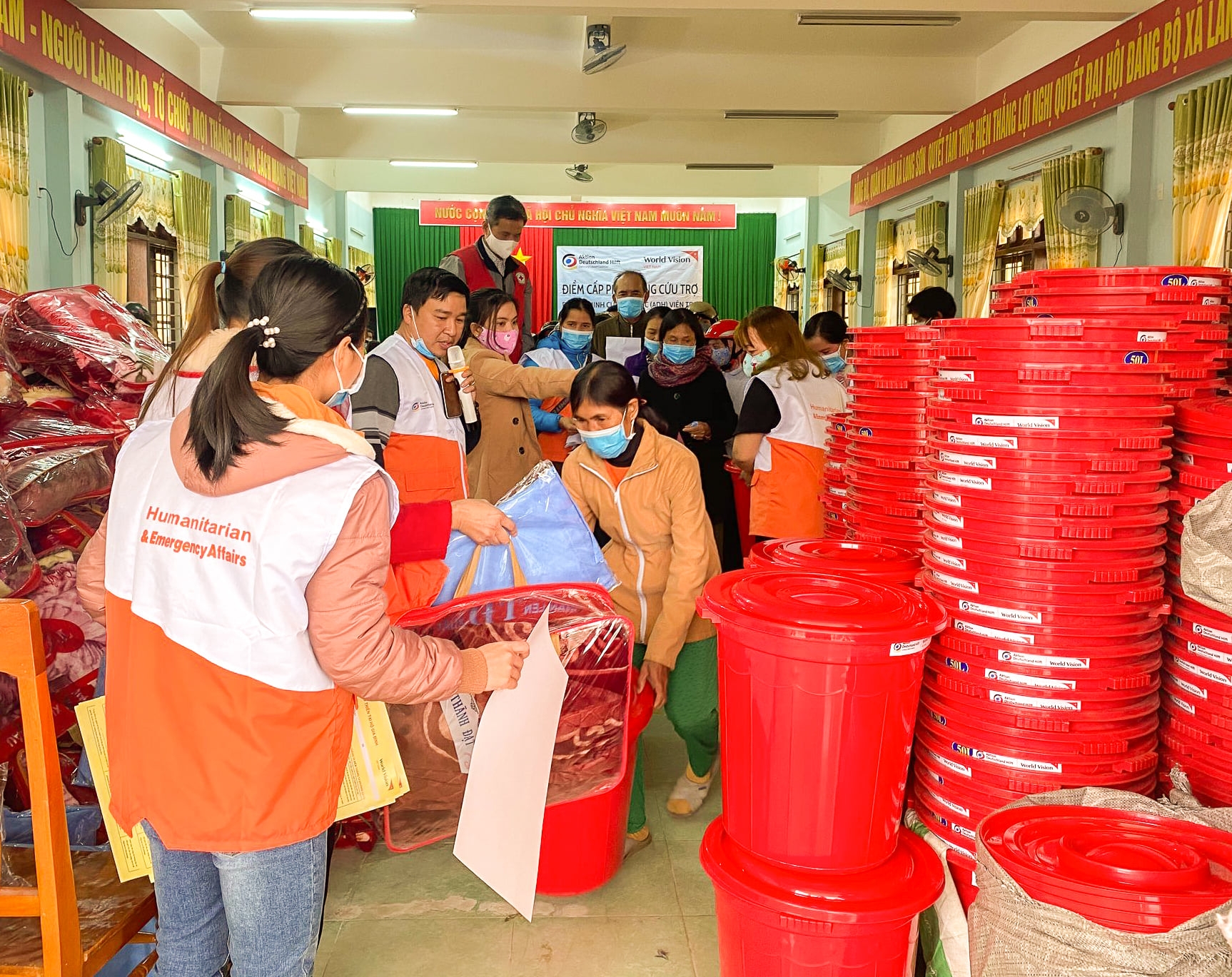 World Vision distributes essential goods to Quang Ngai's households