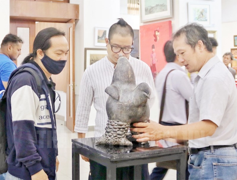 135 artworks on display at vietnam india artist camp