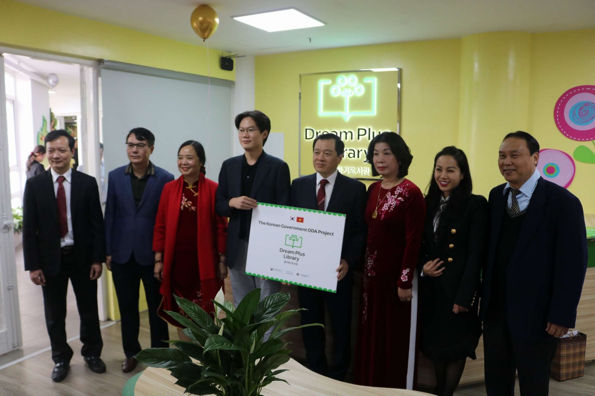 RoK sponsored Dream Plus Library launched at Hanoi Library