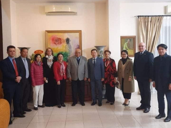 vietnamese leaders congratulate cuba on national day