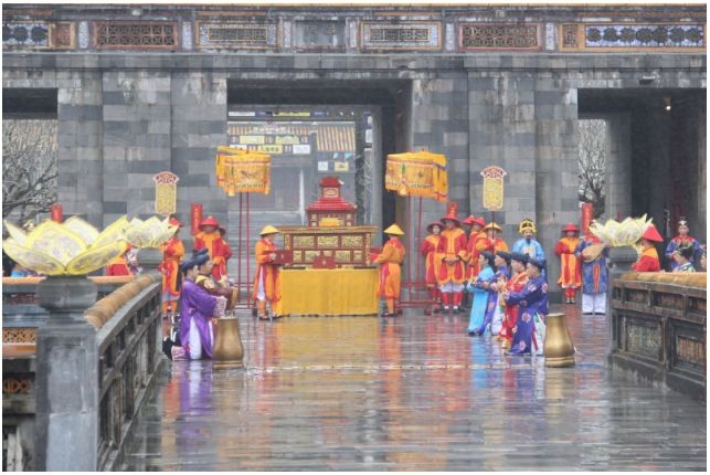 Hue Festival 2022 Opens with Calendar Distribution Ceremony